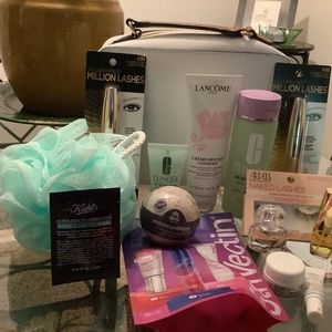 Travel bag with 3 zippered compartments perfect for college bound!